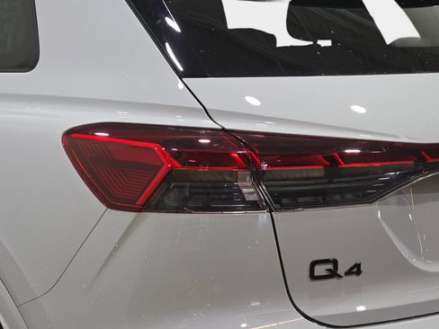Used 2024 Audi Q4 e-tron Premium AWD/4WD image 36