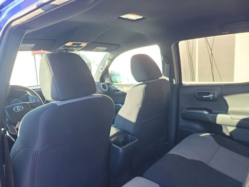 Used 2022 Toyota Tacoma TRD Off-Road image 10