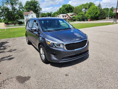 Used 2017 Kia Sedona LX w/ LX Essentials Premium Package FWD image 16