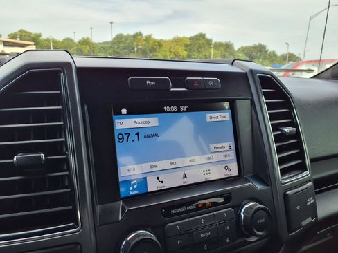 Used 2018 Ford F150 XLT w/ Equipment Group 302A Luxury RWD image 4