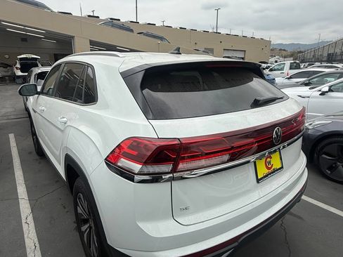 Used 2025 Volkswagen Atlas Cross Sport SE FWD image 4
