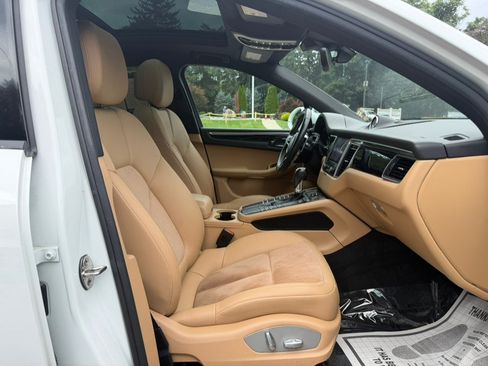 Used 2018 Porsche Macan AWD/4WD image 25