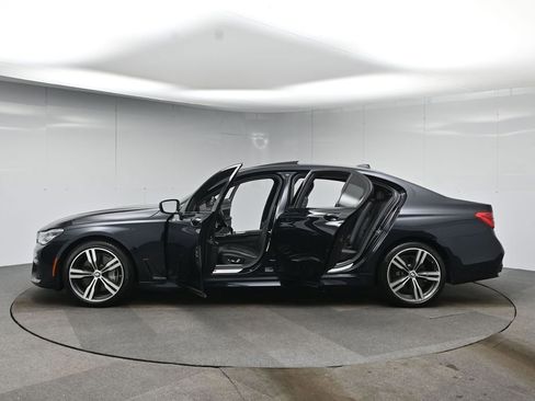 Used 2019 BMW 750i RWD image 64