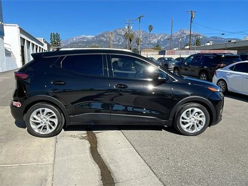 Used 2023 Chevrolet Bolt EUV LT w/ Comfort Package image 2