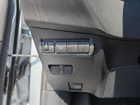 Used 2023 Toyota Corolla Cross XLE FWD image 32