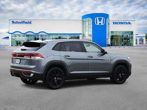 Used 2024 Volkswagen Atlas Cross Sport SE image 3