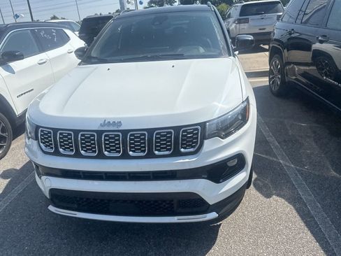 Used 2025 Jeep Compass Limited AWD/4WD image 2
