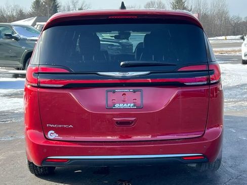 Used 2025 Chrysler Pacifica Select image 47