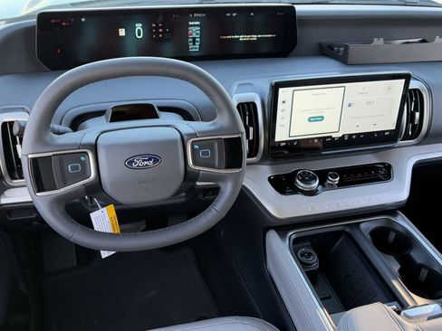 New 2025 Ford Expedition Active image 40
