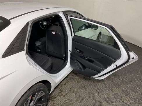 New 2025 Hyundai Elantra SEL image 29