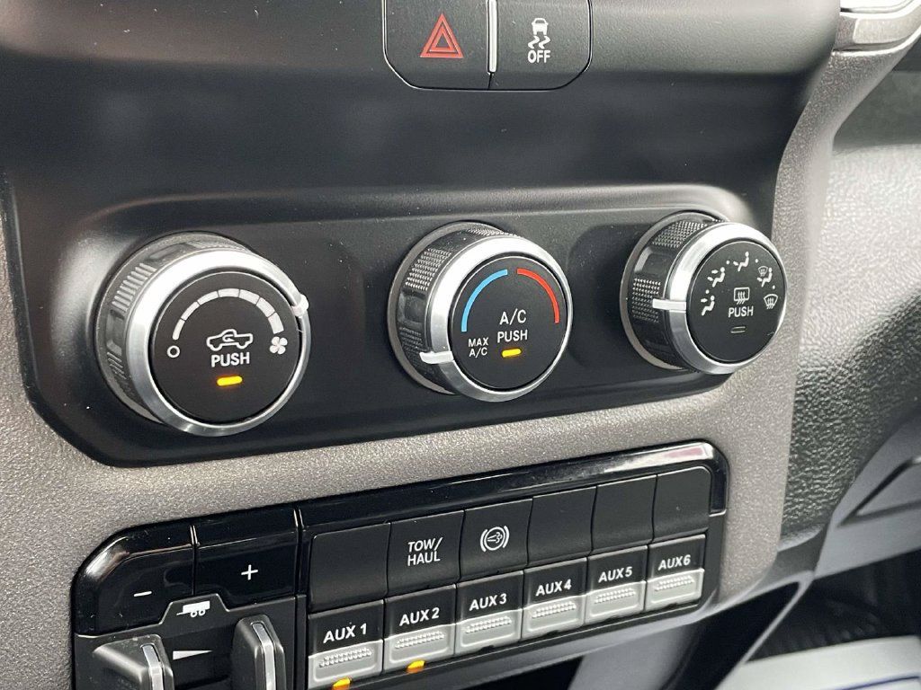 Used 2022 RAM 2500 Tradesman w/ Chrome Appearance Group AWD/4WD image 26