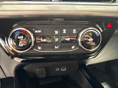 New 2026 Chevrolet Trax LT w/ Sunroof Package FWD image 17