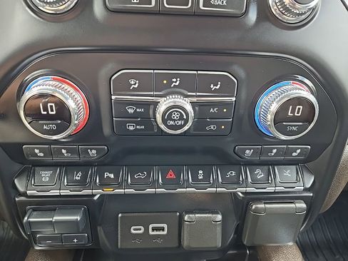 Used 2021 GMC Sierra 2500 Denali w/ Denali Ultimate Package AWD/4WD image 32
