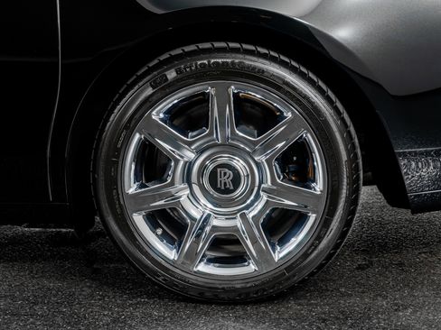 Used 2013 Rolls-Royce Ghost image 17