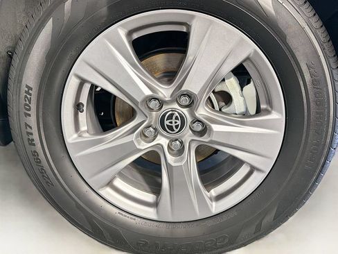 Used 2022 Toyota RAV4 XLE w/ Convenience Package AWD/4WD image 32