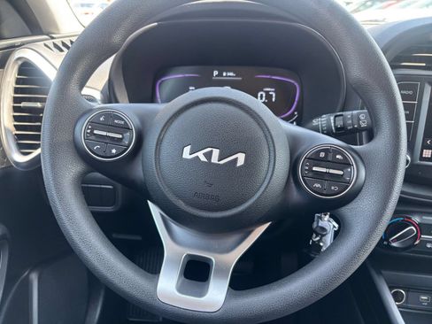 Used 2025 Kia Soul LX w/ LX Technology Package FWD image 24