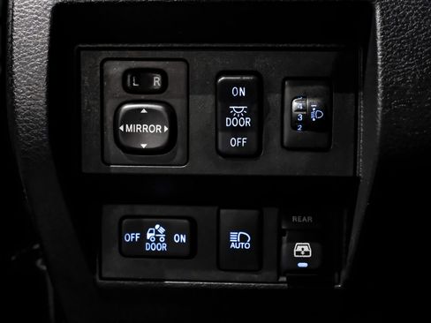 Used 2019 Toyota Tundra SR5 w/ SR5 Upgrade Package AWD/4WD image 27