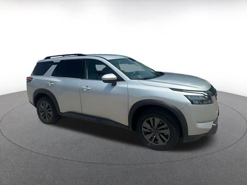 Used 2025 Nissan Pathfinder SV AWD/4WD image 2