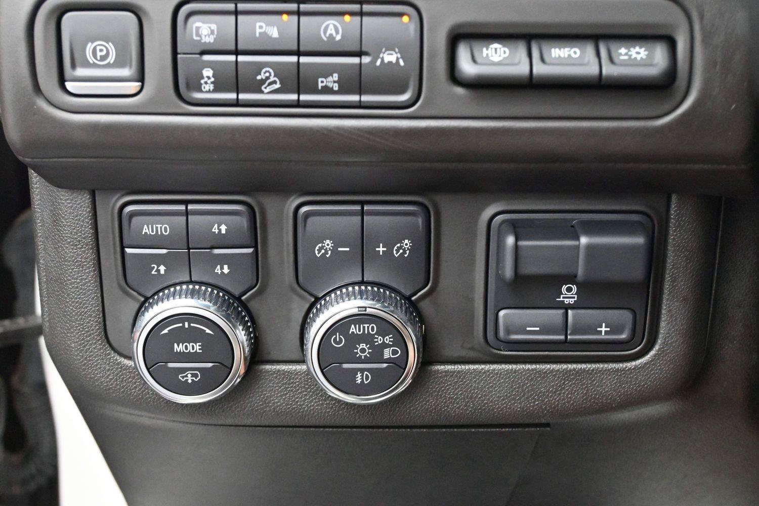 Used 2023 GMC Yukon XL Denali Ultimate AWD/4WD image 30