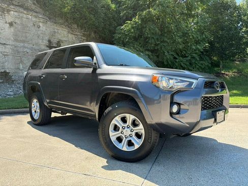 Used 2016 Toyota 4Runner SR5 AWD/4WD image 12