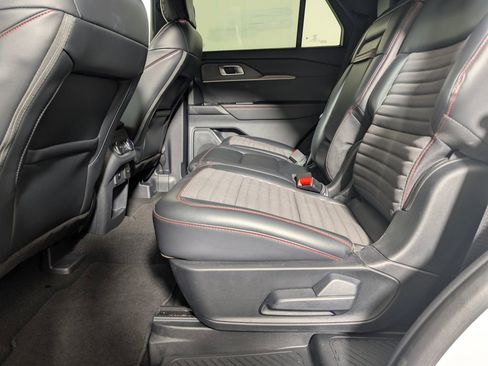 Certified 2025 Ford Explorer ST-Line image 14