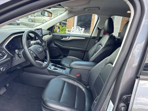 Used 2022 Ford Escape SEL w/ Technology Package FWD image 16