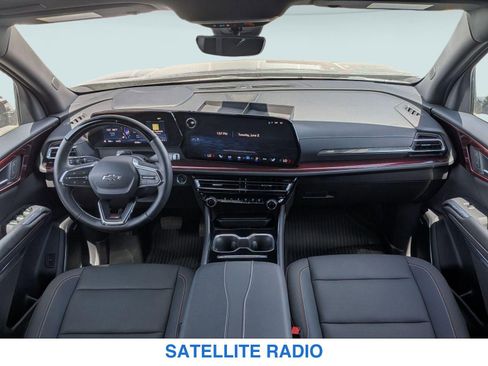 Used 2025 Chevrolet Traverse Z71 w/ Enhanced Driving Package AWD/4WD image 22