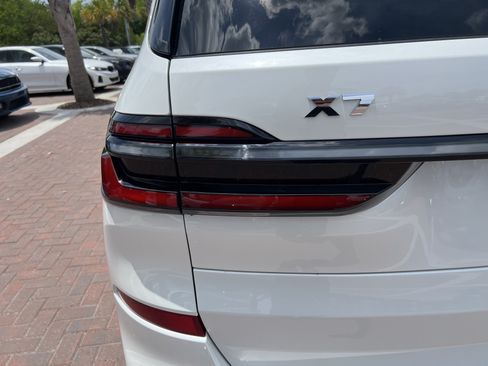 Used 2025 BMW X7 M60i AWD/4WD image 46