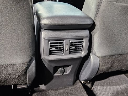 Used 2025 Toyota RAV4 LE AWD/4WD image 36