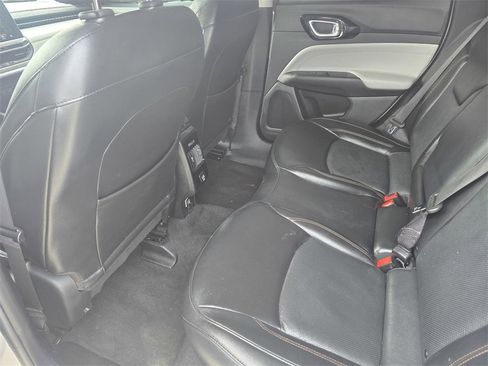 Used 2022 Jeep Compass Limited image 12
