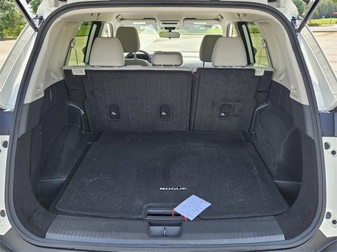 Used 2023 Nissan Rogue SV image 12