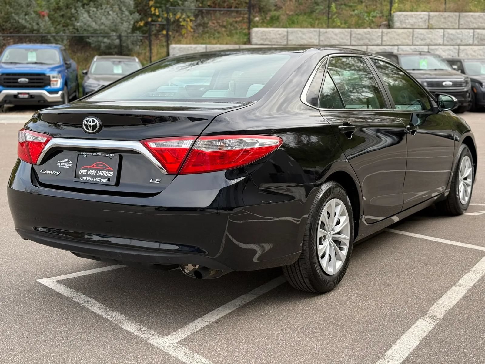 Used 2015 Toyota Camry LE FWD image 5