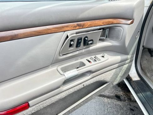 Used 1998 Oldsmobile 88 FWD image 25
