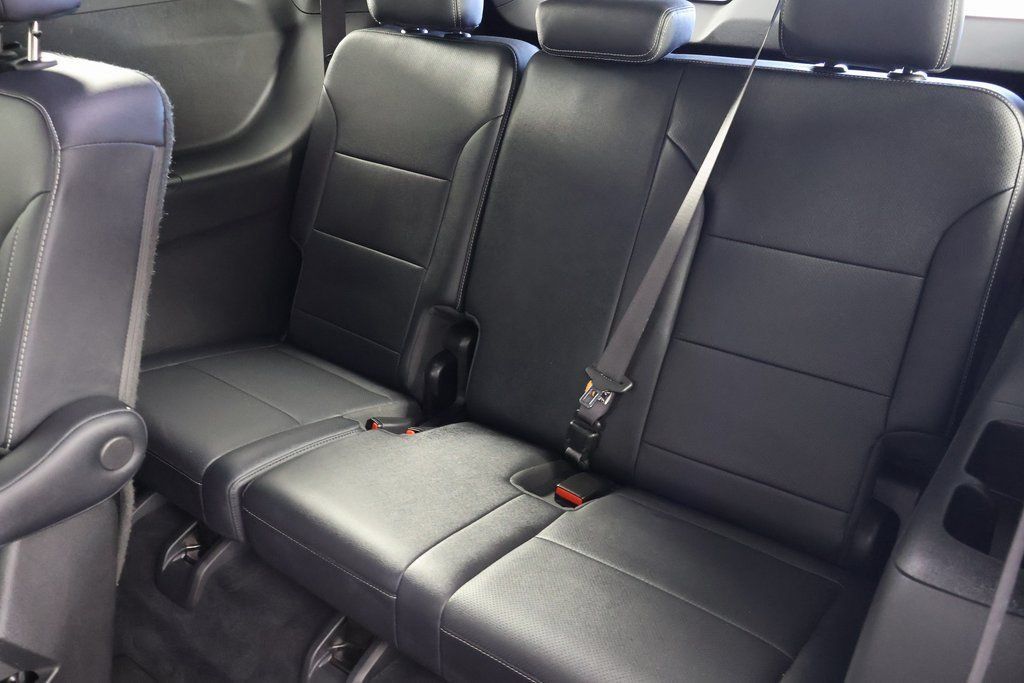 Used 2025 Chevrolet Traverse LT AWD/4WD image 12