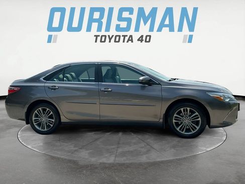 Used 2017 Toyota Camry SE w/ Moonroof Package FWD image 8