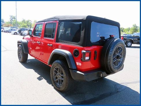 Used 2024 Jeep Wrangler Sport S image 5