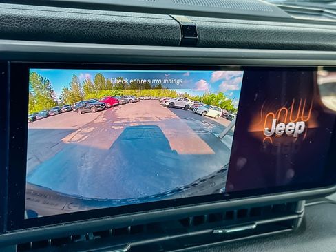 Used 2024 Jeep Wrangler Unlimited AWD/4WD image 18