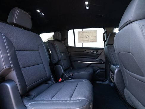 New 2026 Chevrolet Traverse LT image 11