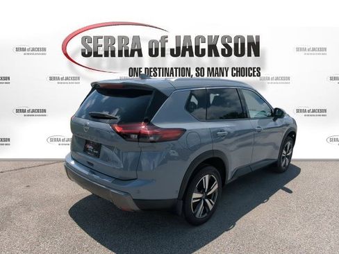 Used 2025 Nissan Rogue SL AWD/4WD image 9