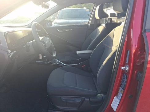 Used 2025 Kia Niro LX FWD image 4