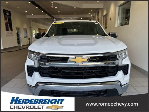 Used 2024 Chevrolet Silverado 1500 LT AWD/4WD image 38
