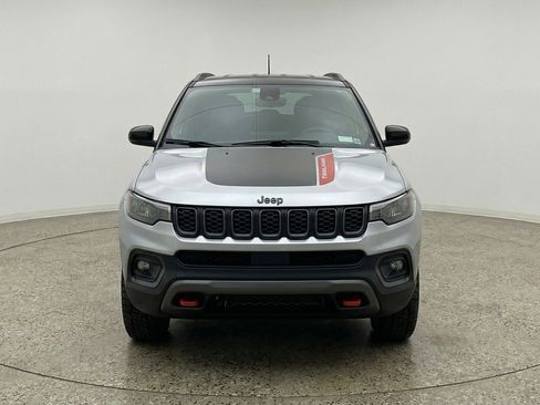 Used 2025 Jeep Compass Trailhawk image 2
