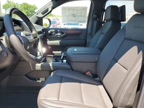 New 2026 GMC Yukon XL Denali w/ Denali Reserve Package RWD image 19
