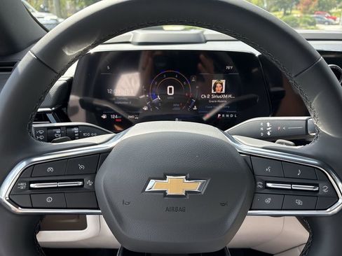 New 2025 Chevrolet Suburban Premier AWD/4WD image 11