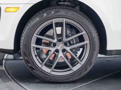 Used 2025 Porsche Macan Turbo image 14