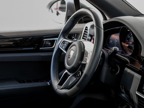 Used 2020 Porsche Cayenne image 16
