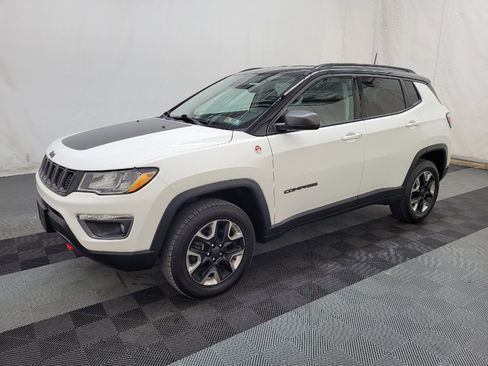 Used 2017 Jeep Compass Trailhawk w/ Popular Equipment Group AWD/4WD image 2