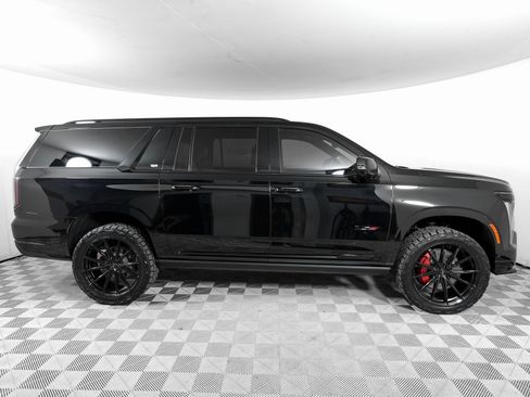 Used 2025 Cadillac Escalade ESV V w/ LPO, ONYX Package image 4