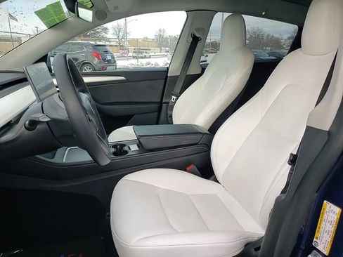 Used 2022 Tesla Model Y Long Range image 10