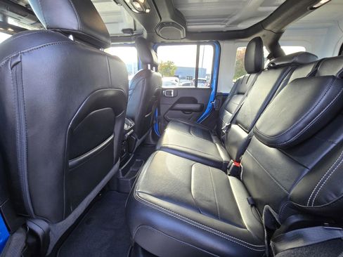 Used 2022 Jeep Wrangler Unlimited Sahara image 10